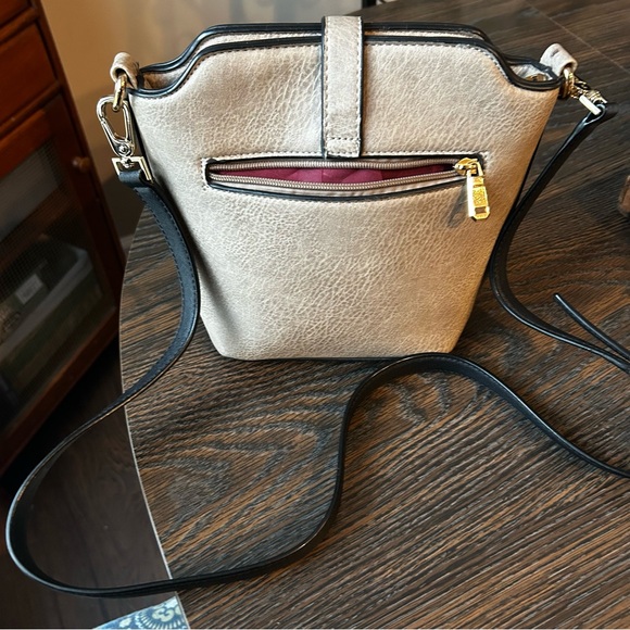 Michael Kors EUC Small Pebbled Leather Crossbody Bag Large MK Logo Beige Clasp - Picture 8 of 8